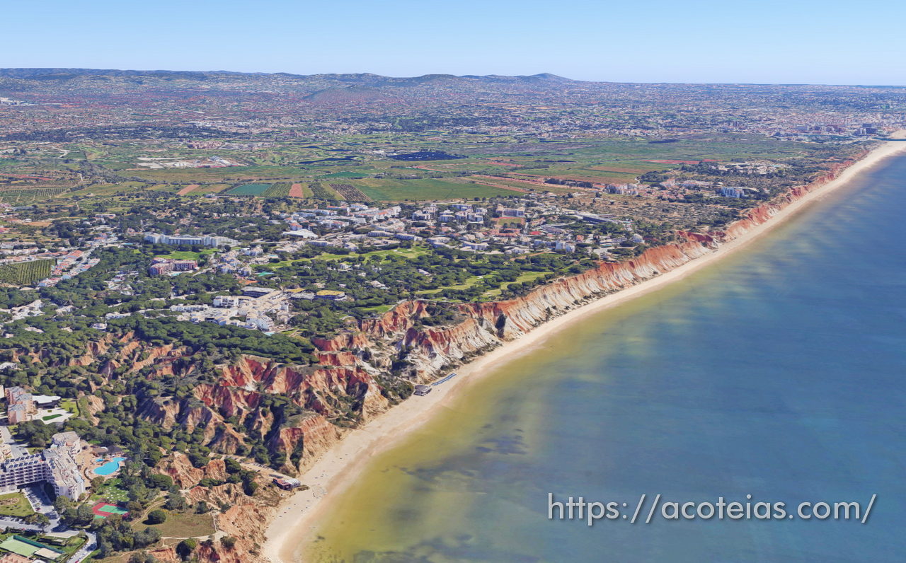 Praia da Falésia, from Açoteias to Vilamoura. A beach of more than 5 km in length, with a very long sand, and a very moderate slope, which allows walking at all tides. It is one of the great attractions throughout the year for beach walk lovers!